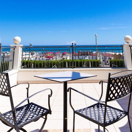 Hotel Soraya - Spiaggia Sawasdee Riccione Kültér fotó