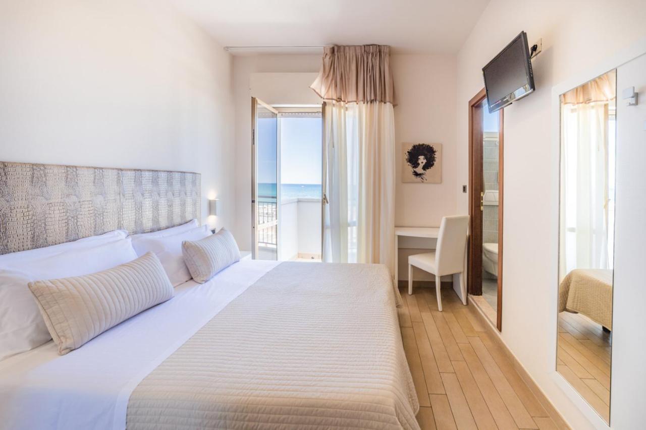 Hotel Soraya - Spiaggia Sawasdee Riccione Kültér fotó