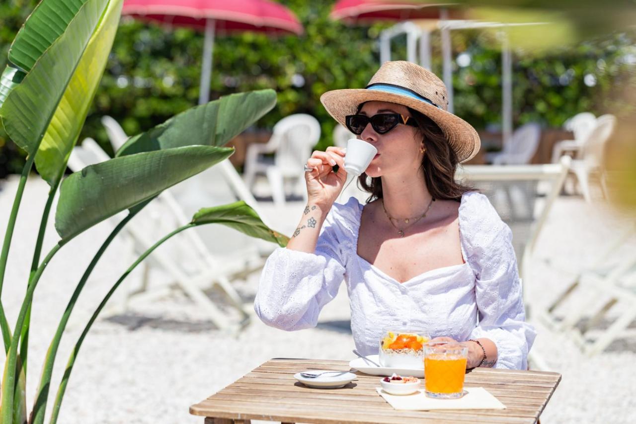Hotel Soraya - Spiaggia Sawasdee Riccione Kültér fotó