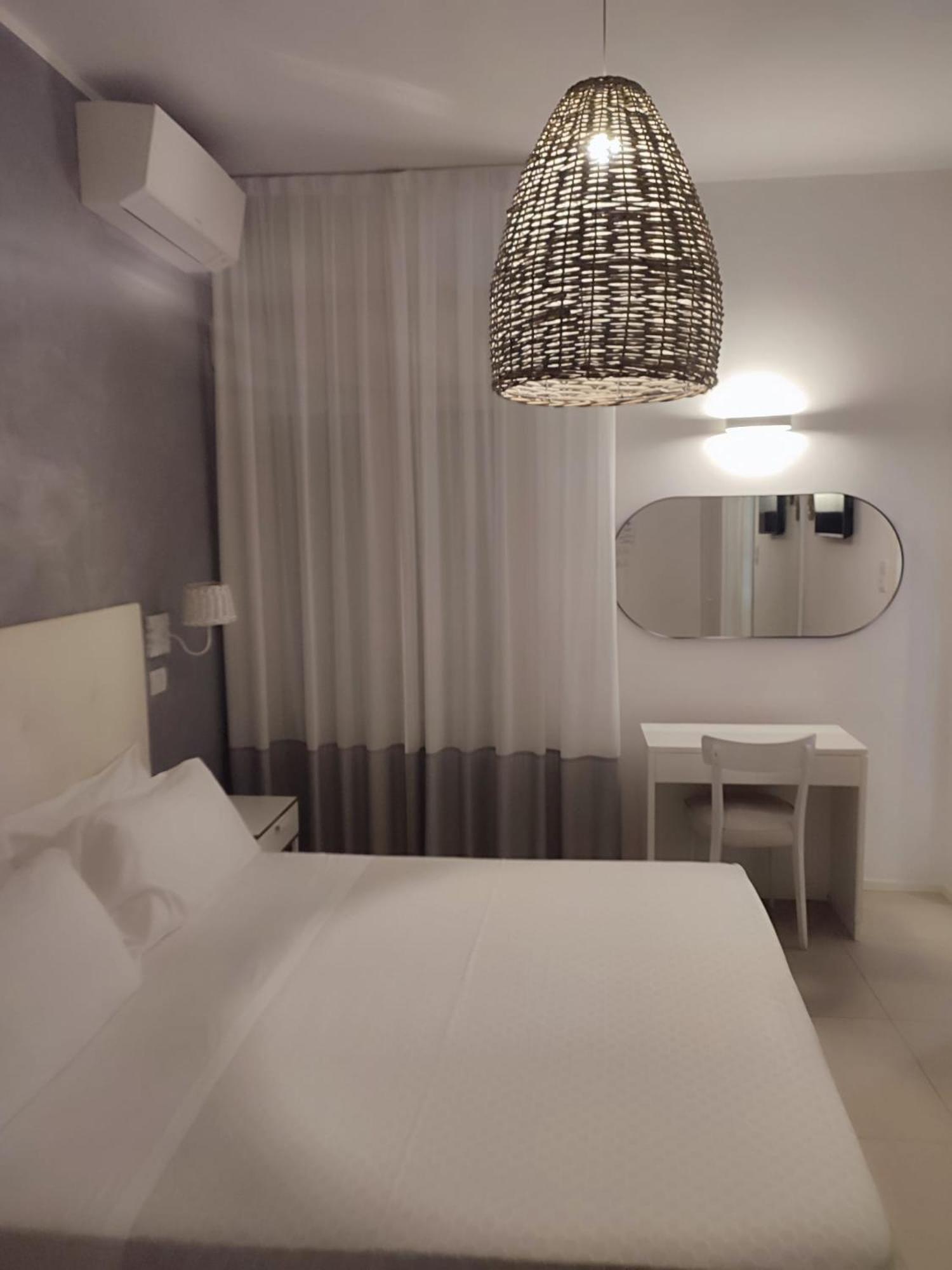 Hotel Soraya - Spiaggia Sawasdee Riccione Kültér fotó