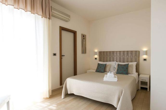Hotel Soraya - Spiaggia Sawasdee Riccione Kültér fotó