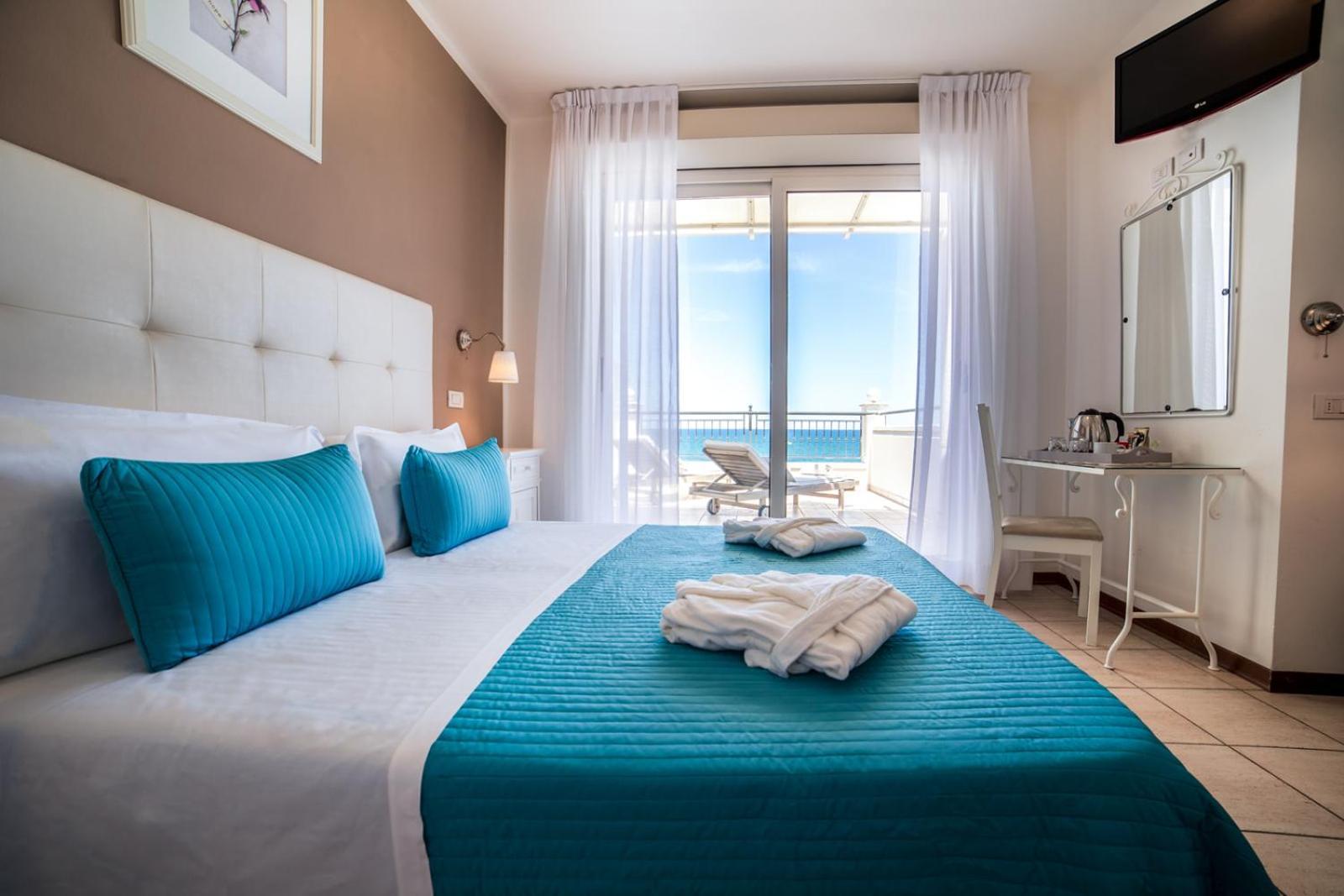 Hotel Soraya - Spiaggia Sawasdee Riccione Kültér fotó
