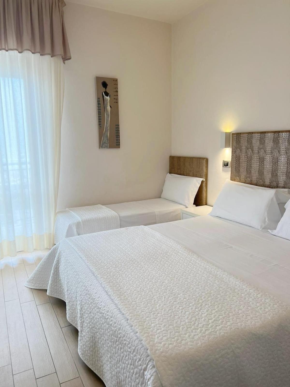 Hotel Soraya - Spiaggia Sawasdee Riccione Kültér fotó