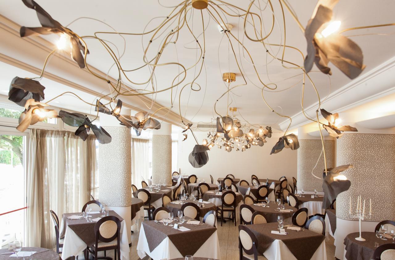 Hotel Soraya - Spiaggia Sawasdee Riccione Kültér fotó
